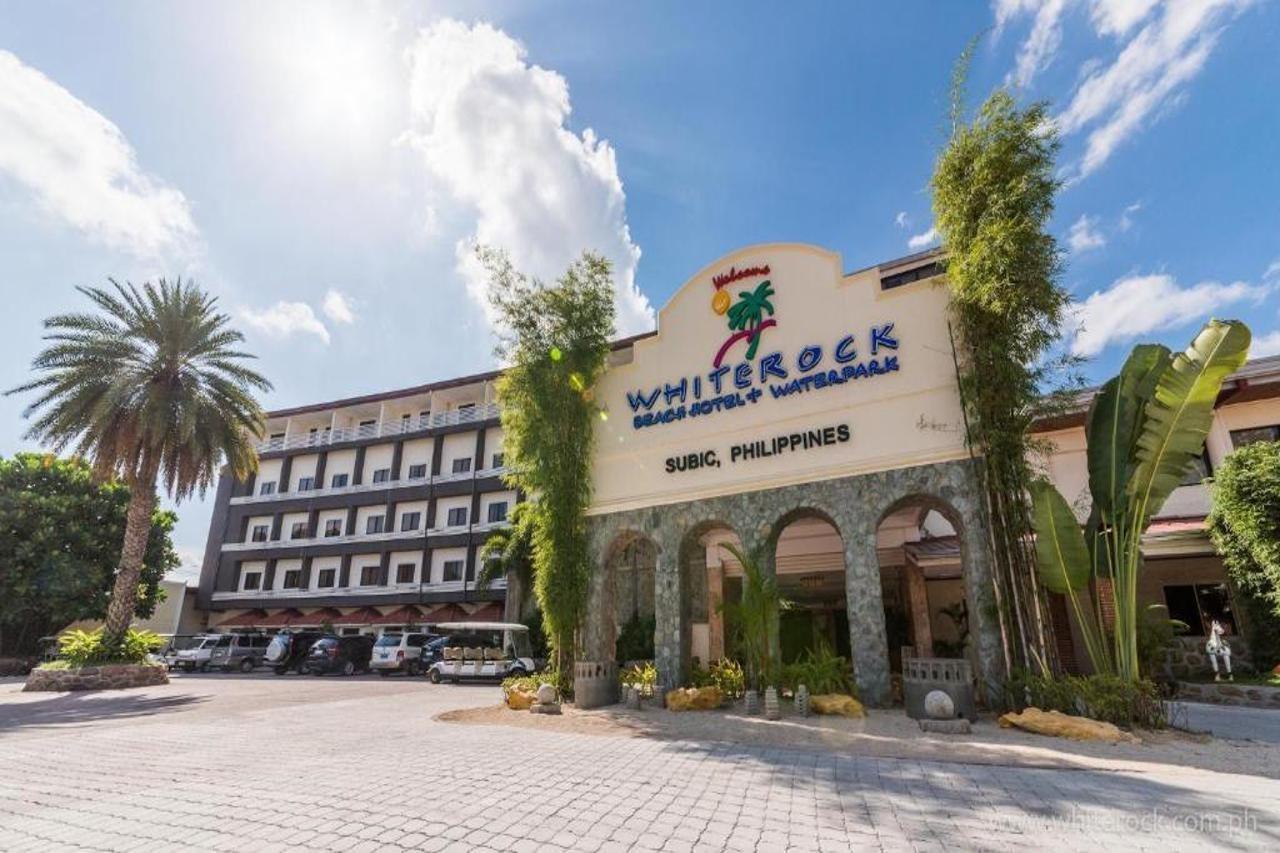Whiterock Beach Hotel And Waterpark Subic Bay Bagian luar foto